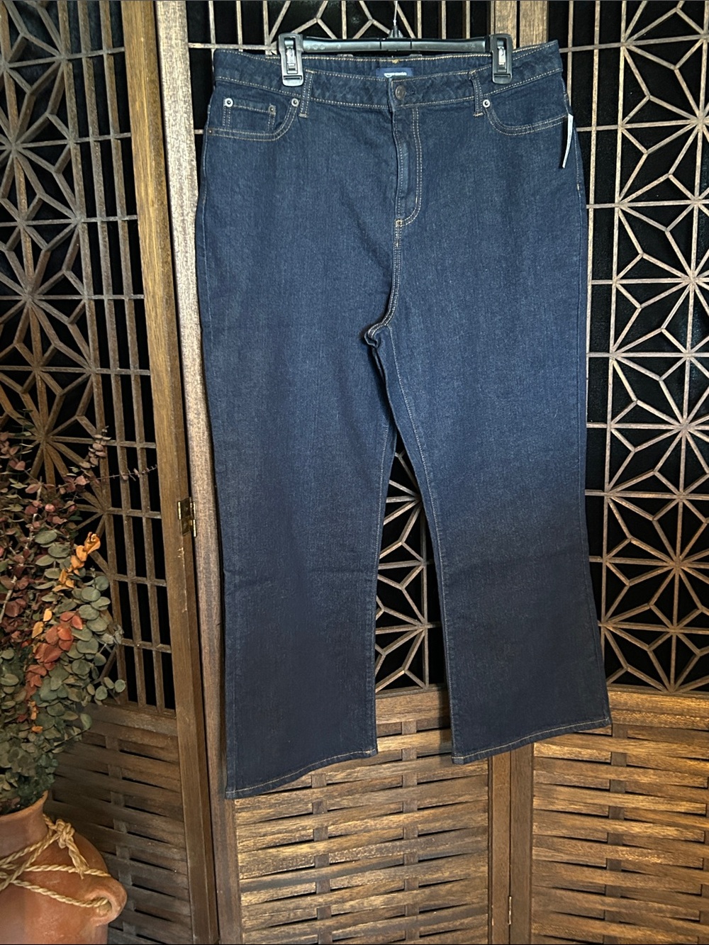 NWT AMAZON ESSENTIALS PLUS SIZE BOOTCUT JEANS 16